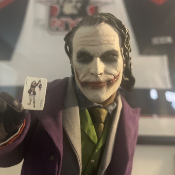Joker figure - Picture 2 of 2